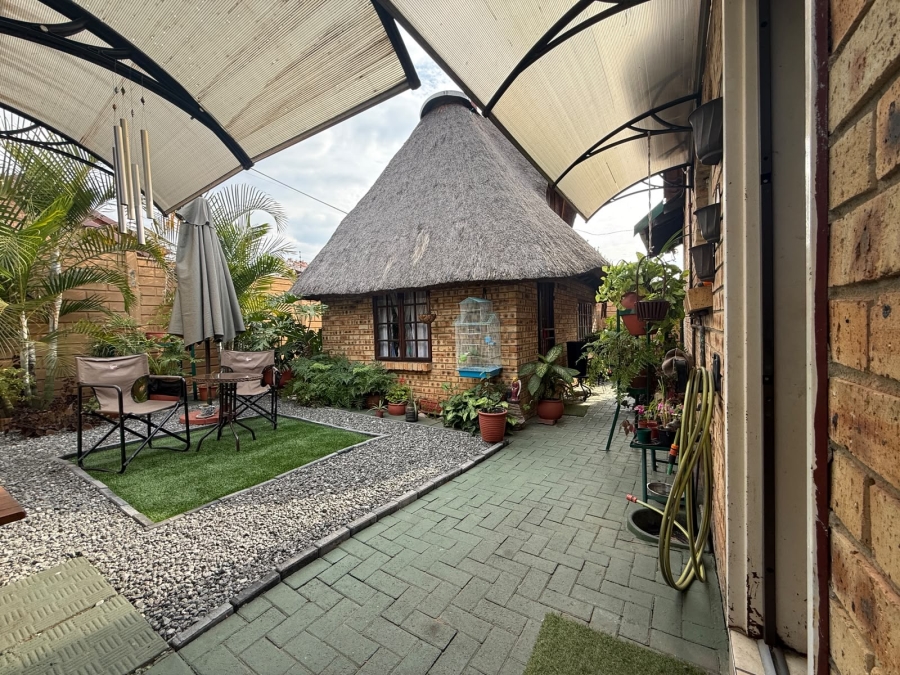 3 Bedroom Property for Sale in Heuwelsig North West